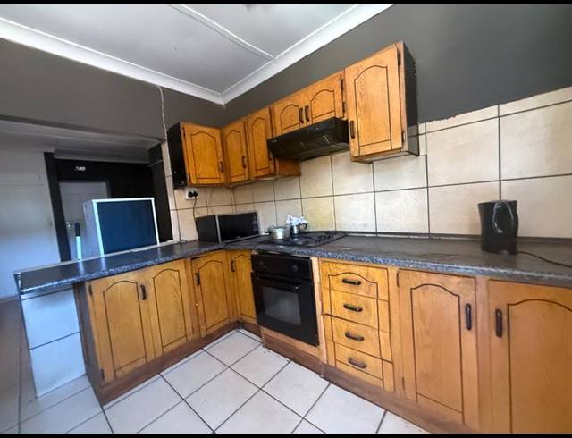 7 BEDROOM HOUSE FOR SALE IN VANDERBIJLPARK CE 2